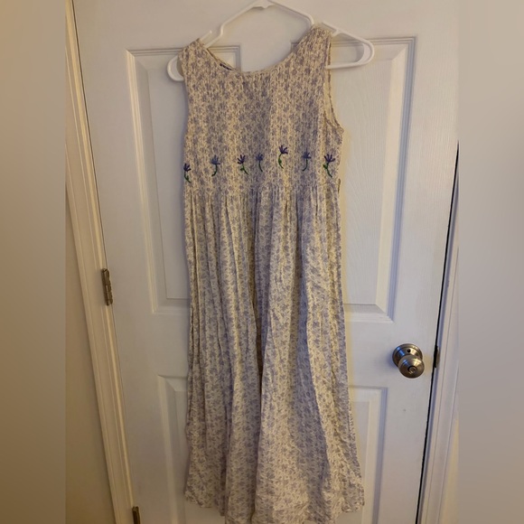 pudding pie Dresses & Skirts - VINTAGE women’s Sleeveless Lavender FloralDress with Embroidered Waist and tie